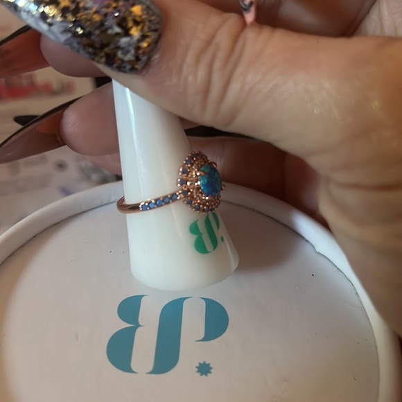 Ring - Picture 3 of 4